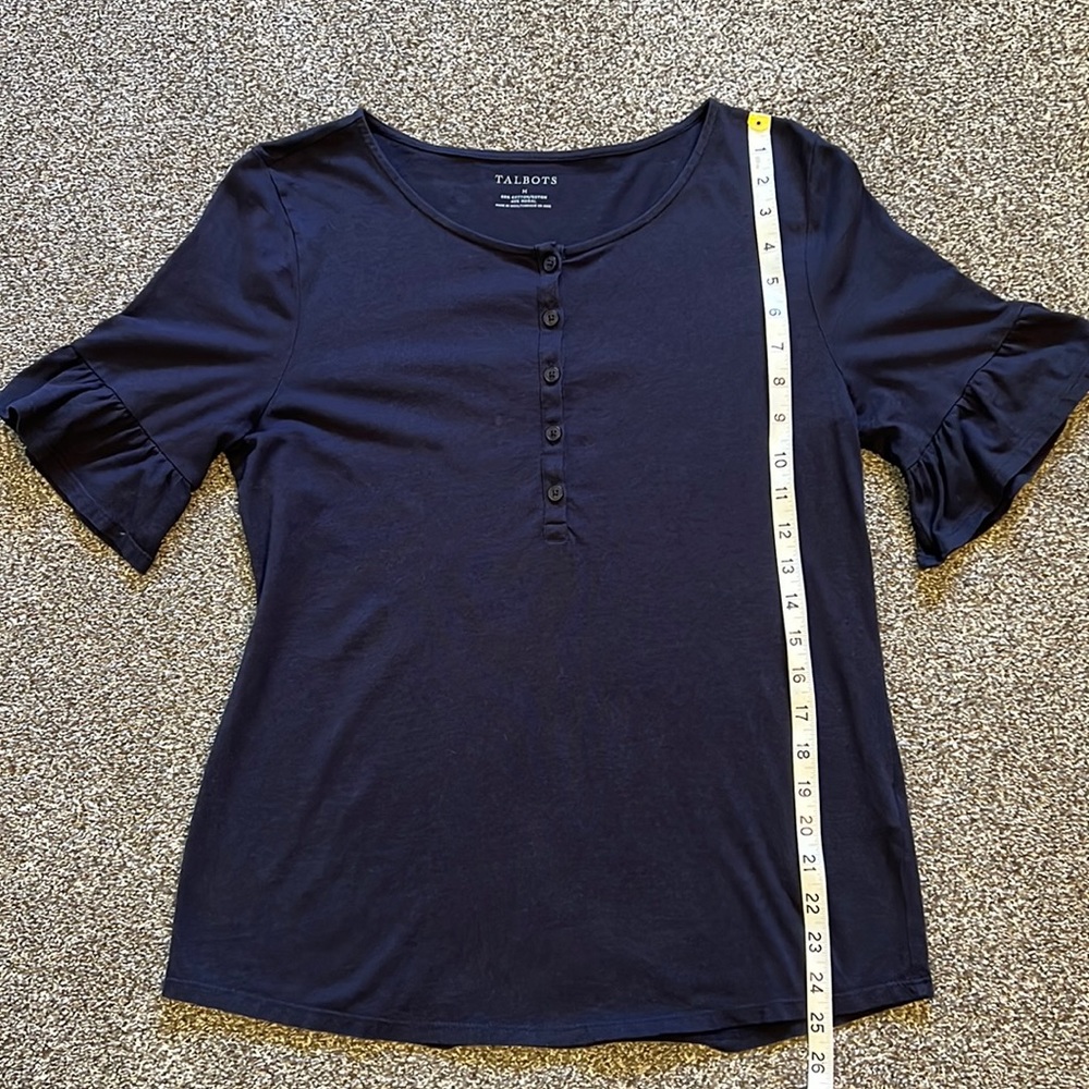 Women’s Talbots navy short-sleeve shirt with ruffle sleeve. M
